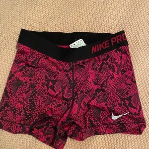 NIKE - snake skin pink Nike pros